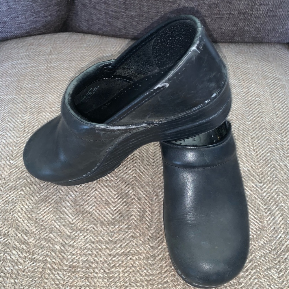 EUC Dansko Clogs Size 39 Narrow. - Picture 2 of 9